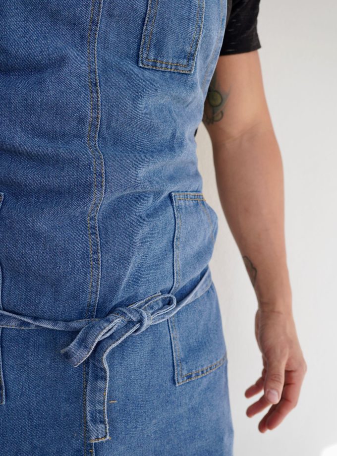 Mandil jean unisex modelo confort